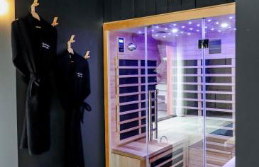 Au domaine des anges, 3 gîtes luxueux avec Jacuzzi privatif, sauna, mini-piscine, piscine extérieure chauffée en saison - Foto 22