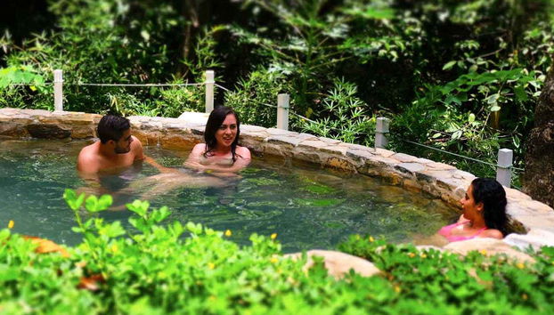 Bañándonos en la selva