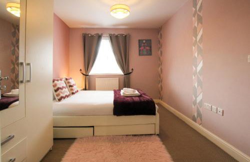 Modern 3-Bedroom Home in Quiet Cul-de-Sac w Parking by Rework Accommodation - Foto 26