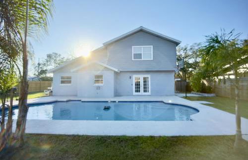 Luxury 4BR Getaway with Heated Pool & Cozy Vibes! - Foto 49