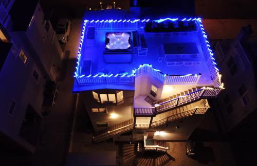 Beach House Retreats 6-just 30 Steps from the Beach with Rooftop Hot Tub and Gourmet Kitchen - Foto 15