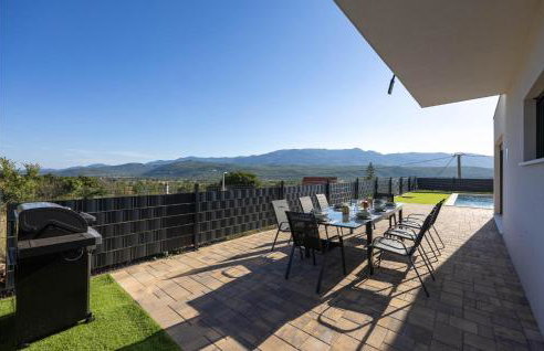 Amazing Home In Dicmo With Kitchen - Photo 20