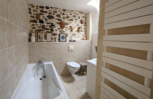 Rare pearl with garden facing the sea - Photo 15