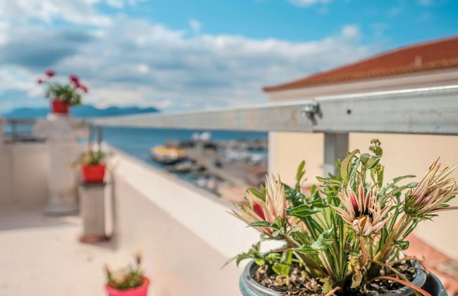 Astra Holiday Home in Aegina Island With Gorgeous Sunset Views - Photo 25