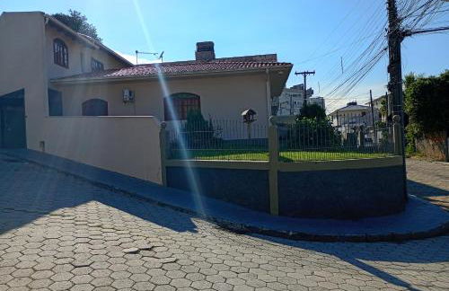 Casa 4 Quartos garagem 3 carros, churrasqueira e ar condicionado, - Foto 4