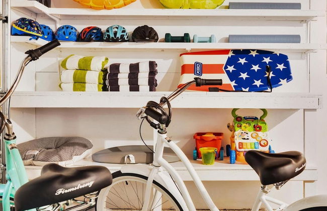 Designer Coastal Paradise w Pool - Steps to Beach - Foto 47