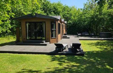 Oak Tree Lodge with Hot Tub near Alton Towers - Foto 1