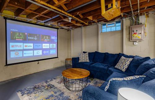 Brew City Game Room Fenced Yard 2 king beds - Foto 84