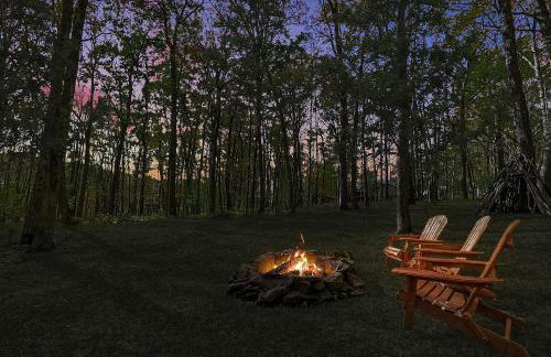 Family cabin Alpine Lake w indoor pool & fire pit - Foto 19