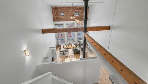 The Elevated Gallery - Historic Loft - Heart of Downtown - 98WalkScore - Foto 3