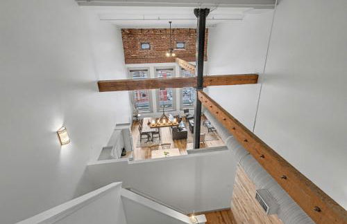 The Elevated Gallery - Historic Loft - Heart of Downtown - 98WalkScore - Foto 3