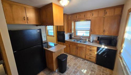 Spacious 3-Bedroom Townhome in Lincolns Historic District - Foto 4, stove, dishwasher