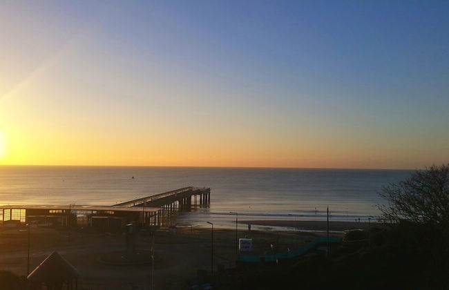 Beach Front 2-bed Apartment With Deck & BBQ - Foto 28