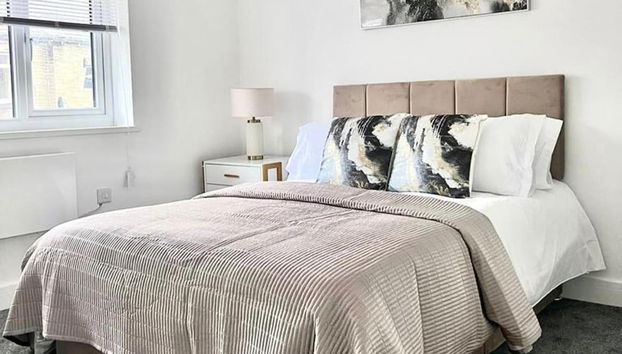 2 Bed apartment Sleeps 3 -Smart Tv -Private garden - Foto 2, Imagen principal