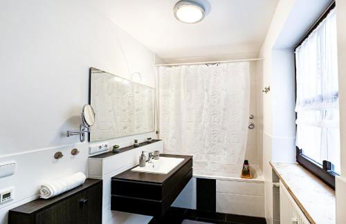 Moderne 3-Zimmer-Wohnung im Zentrum- Tiefgarage inklusive, Smart-TV, Shopping & Sightseeing ums Eck - Foto 29