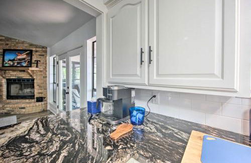 Luxe Lakehouse with Sunset Views on Lake Palestine! - Foto 9