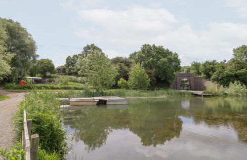 The Tunnel at Bridge Lake Farm and Fishery - Foto 39