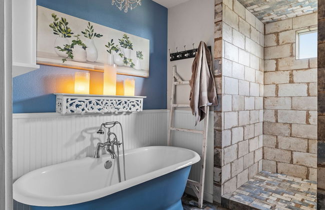 Kingsby Cottage - 1BR & Mountain Views - Photo 16