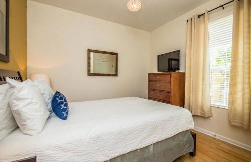 Luxurious Condo w Modern Design, near Disney - Foto 17