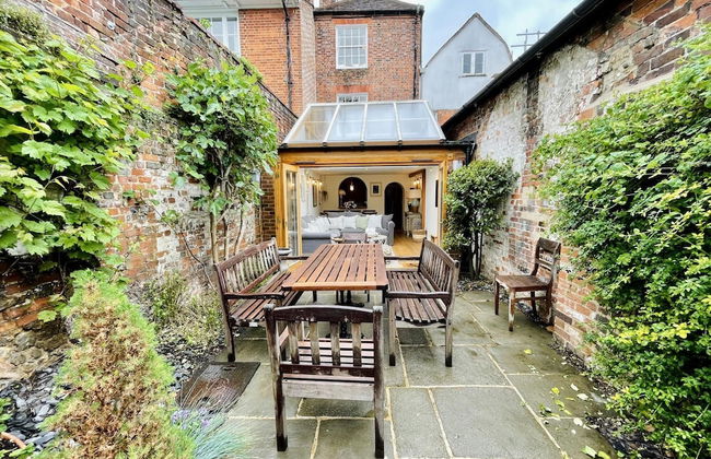 Dolls House - Luxury Townhouse - From 400 Per Night - Photo 35