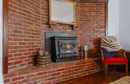 Historic Charm: Spacious 4BR Retreat Sleeps 11 - Holiday Home - Foto 30