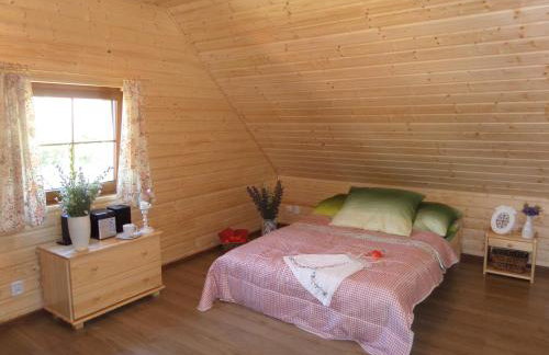 Dom drewniany na Kaszubach, rzeka, las, pola, niedaleko jeziora - Foto 5