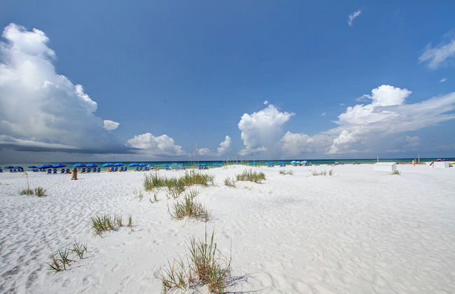 Cute Little Cottage! Perfect Getaway! 2 Pools! Sleeps 4! - Foto 36