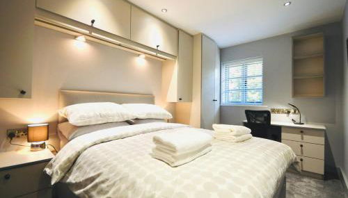 Luxury Two Bed Suite - Walk to Trentham Gardens! - Foto 5