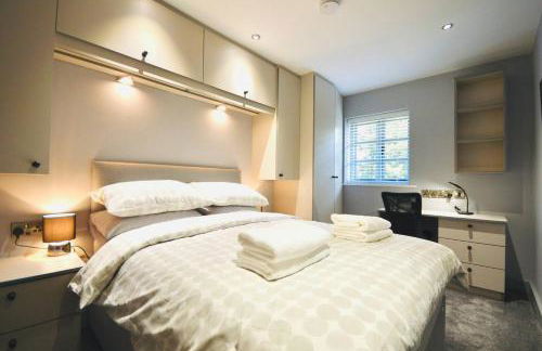Luxury Two Bed Suite - Walk to Trentham Gardens! - Foto 5