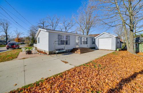 Walk to Houghton Lake! Family Retreat with Patio - Foto 4