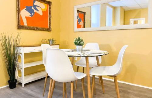 Sleeps 14 9 Beds and Bathrooms Historic plus WIFI - Foto 8