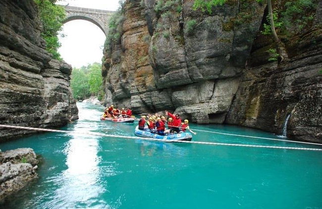 "Seite: Wildwasser-Rafting-Spaß im Koprulu Canyon" - Foto 3