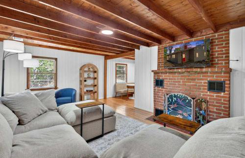 Cabin w River Access Fire Pit Grill WiFi & More - Foto 1