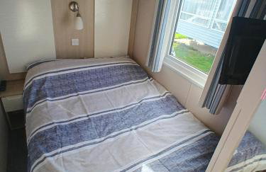 Beautiful Holiday Home 3 Bed Caravan by The Beach, Free Wifi, Games Console, TVs & DVD's, Passes Not Included - Foto 9