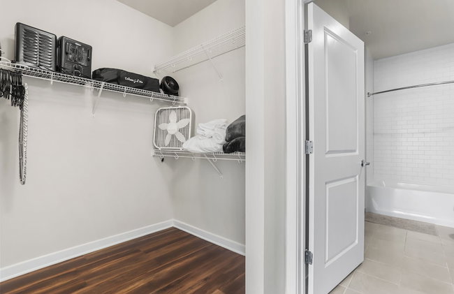 Huntington Apartments near Huntington Metro - We Host - Photo 14