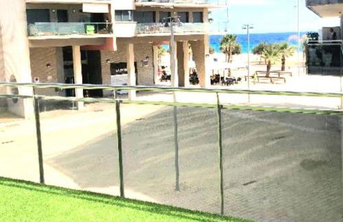 Ideal for families on the beach in Barcelona with a pool - Photo 3