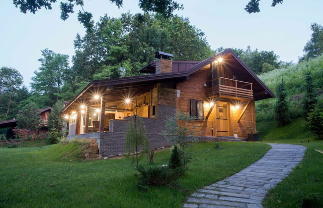 Amazing Chalet with Private Garden, Hot Tub, Sauna, Great Location by the River - Photo 1