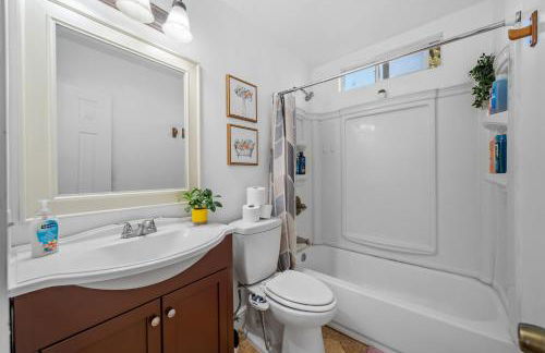 Entire Private Home with 4 Bedrooms 2 Bathrooms, Garage & Gated Yard, Near San Diego Gaslamp, Beach, Available Now - Foto 36