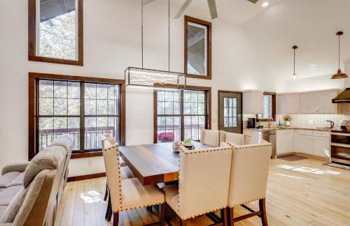 Steps to Lake Lanier Wooded Escape with Boat Dock - Foto 6