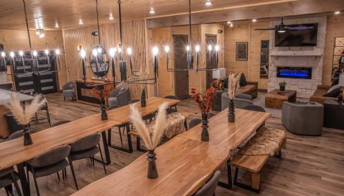 Luxury 12-Bedroom Cabin with Indoor Pool, Hot tub & Movie Theater, Sleeps 36 - Foto 5