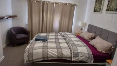 PREISTLEY HOUSE- CONTRACTORS ACCOMMODATION Entire 4 Bedroom House with free parking and up to 8 sleep- NO PARTIES ALLOWED - Foto 3