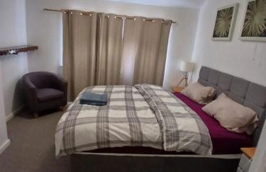 PREISTLEY HOUSE- CONTRACTORS ACCOMMODATION Entire 4 Bedroom House with free parking and up to 8 sleep- NO PARTIES ALLOWED - Foto 3