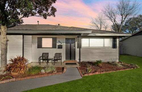 Entire 3 bedroom 1 and half bath home in Deer Park high speed wifi - Foto 1