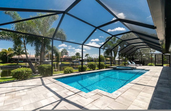 Tranquility - Waterfront Villa With Pool Dock - Photo 3