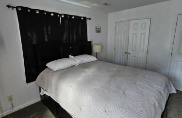 Whole House - HUGE, Modern & New Niagara Shoreline Home Rental - Foto 25