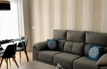 Soleada, amplia y renovada vivienda - Foto 1