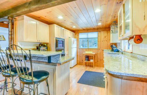 Charming Tamworth Cabin with Grill and Fireplace - Foto 7