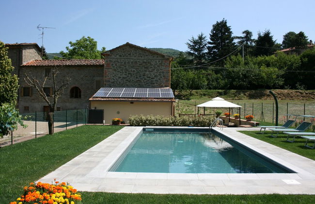 Stunning Private Villa for 4 Guests With Wifi, Private Pool, TV, Veranda, Pets Allowed and Parking - Photo 9