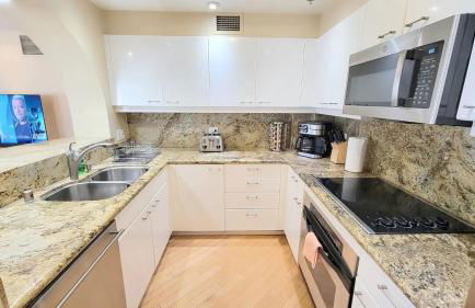 Luxurious and Spacious 2-Bedroom Condo Unit Downtown San Diego in the Heart of the Gaslamp Quarter - 30-Day Min recommended - 14-Day Min acceptable - Foto 9