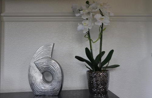 HEDDFAN, Luxury 3 bedroom timber lodge, Now with WiFi, Caer Beris Holiday Park, Builth Wells, SORRY NO TRADESMEN OR CONTRACTORS ALLOWED - Foto 12